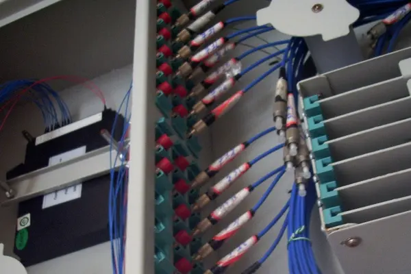 The technique of selecting leather fiber optic cable in indoor wiring